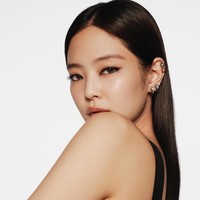 “Sangat mengesankan dia melakukan ini setiap tahun,” “Wah, bagaimana matanya bisa terlihat begitu besar dan memesona seperti itu,” komentar sejumlah netizen Korea yang kagum dengan pesona Jennie. Foto: dok. Chanel