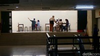 Banyak toko makanan maupun minuman mulai buka di kawasan ini.