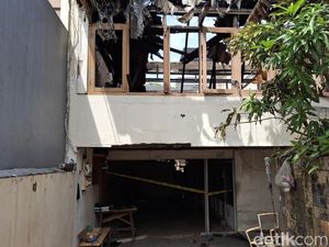 Kebakaran Kebayoran Lama Renggut Nyawa Meski Warga Berjibaku Padamkan Api