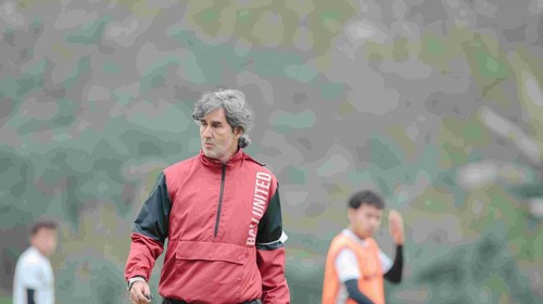 Teco memimpin latihan tertutup Bali United di Bali United Training Center, Pantai Purnama, Gianyar, Sabtu (4/1/2025).