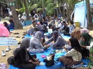 Pantai Kelapa Tuban Jadi Magnet Wisata, Omzet Melonjak di Tahun Baru