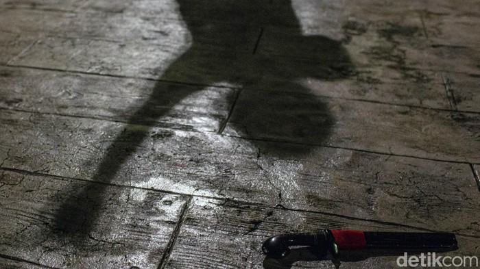 Melestarikan Golok Betawi Lewat Silat Matrojih merupakan mpu golok raksasa Si Rajut sepanjang 4 meter yang berada di Setu Babakan. Matrojih juga terus melestarikan golok Betawi lewat silat.