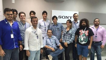 Hayo coba tebak, siapa progammernya? Foto: (Bored Panda).