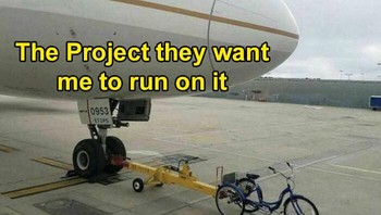 Hufft, gimana mau cepat selesai ya kerjaannya. Foto: (Bored Panda).