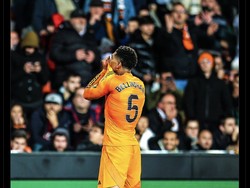 Dan di akhir laga, Jude Bellingham menjadi zero to hero. Setelah miss penalty, Bellingham bikin assist dan gol untuk membawa Real Madrid berbalik menang 2-1 walaupun tampil 10 pemain. Foto: dok. Internet/X (Twitter)