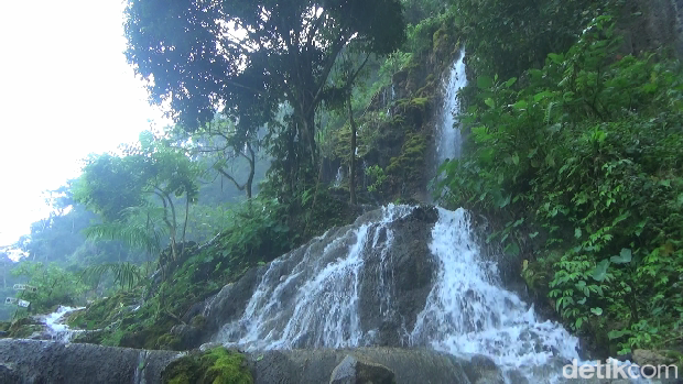 Menikmati Pesona Keindahan Wisata Alam Goa Tetes di Kaki Gunung Semeru