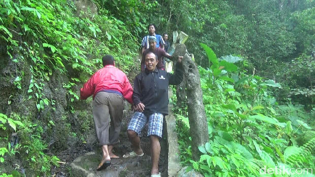 Menikmati Pesona Keindahan Wisata Alam Goa Tetes di Kaki Gunung Semeru