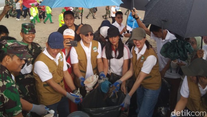 Banjir Sampah di Pantai Kuta, Menpar Serukan Sulap Bali Jadi Wisata Bersih