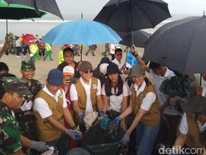 Banjir Sampah di Pantai Kuta, Menpar Serukan Sulap Bali Jadi Wisata Bersih