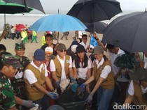 Banjir Sampah di Pantai Kuta, Menpar Serukan Sulap Bali Jadi Wisata Bersih