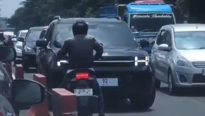 Motor lawan arah di Bandung.