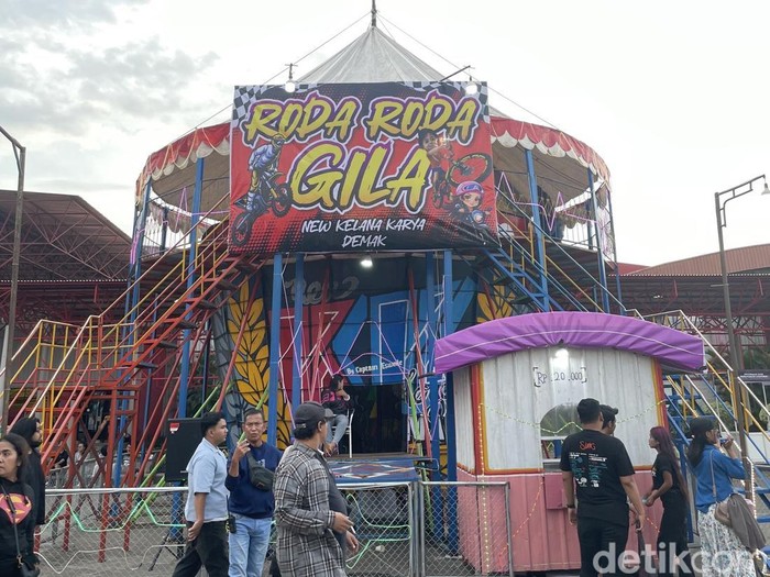 Pasar Malam Empat Satoe Slank Pasar Malam Empat Satoe Slank