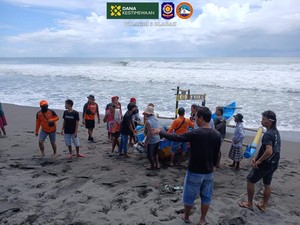 Perahu Nelayan Terbalik di Pantai Congot Kulon Progo, 1 Orang Tewas
