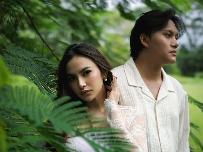 Rizky Febian dan Mahalini Mahalini perlihatkan baby bump