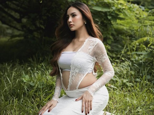 Mahalini perlihatkan baby bump