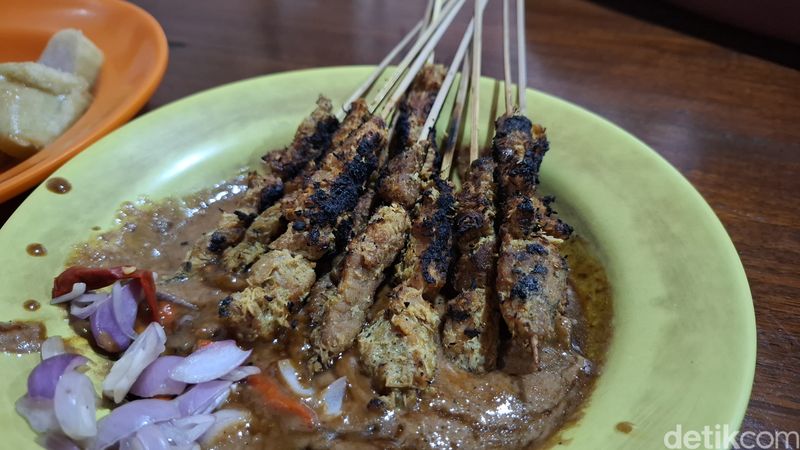 Mantap! Sate Klopo Legendaris hingga Pecel Madiun di Ruas Ondomohen