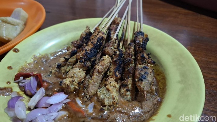Mantap! Sate Klopo Legendaris hingga Pecel Madiun di Ruas Ondomohen