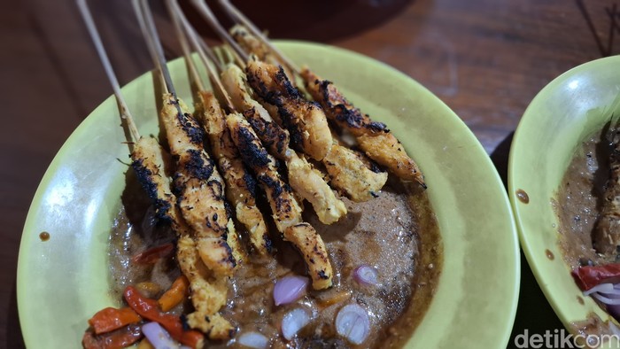 Mantap! Sate Klopo Legendaris hingga Pecel Madiun di Ruas Ondomohen