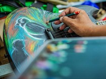 Wow! Jasa Lukis Gitar Ini Capai Rp 12 Juta