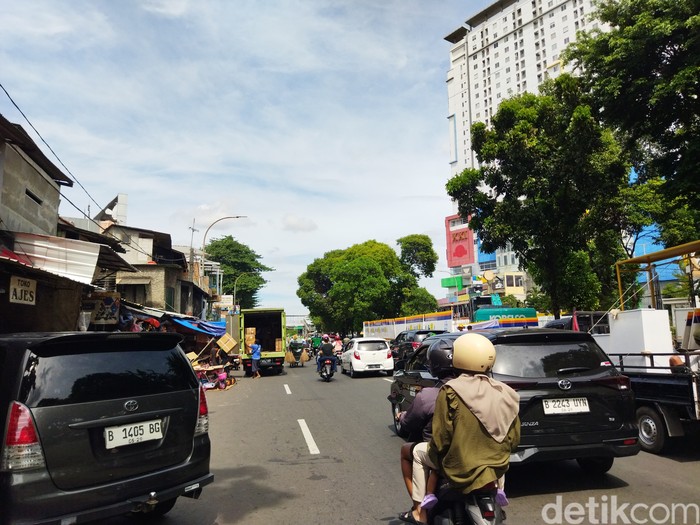 Suasana Jl Bassura Jakarta Timur yang sering jadi ajang tawuran, 4 Januari 2025 siang. (Kurniawan Fadilah/detikcom)
