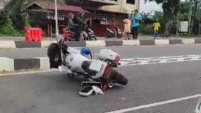 Tangkapan layar motor patwal yang dikendarai Kanit Gakkum Satlantas Polresta Tanjungpinang, Kepri alami kecelakaan.(dok. Istimewa)
