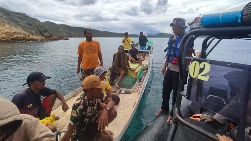 Tim SAR gabungan melakukan pencarian nelayan hilang di perairan Sape, Kabupaten Bima, NTB. (Foto: Dok. Polres Bima Kota)