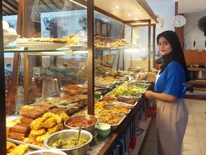 Warung Kolega: Tempat Makan Rumahan Legend di Tengah Hiruk Pikuk Kuta