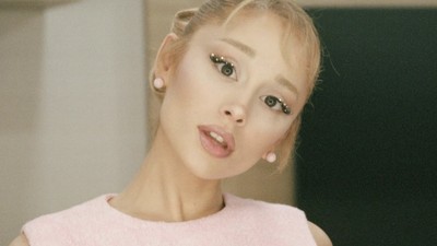 7 Selebriti dengan Alis Bleaching, Efek Alis Botak Jadi Tren Kecantikan