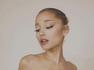 Video: Perjalanan Karier Ariana Grande Hingga Raih Piala Palm Springs