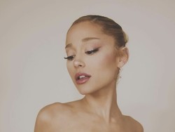 Ariana Grande Minta Fotografer Tenang di Red Carpet: Kalian Pasti Dapat Fotonya