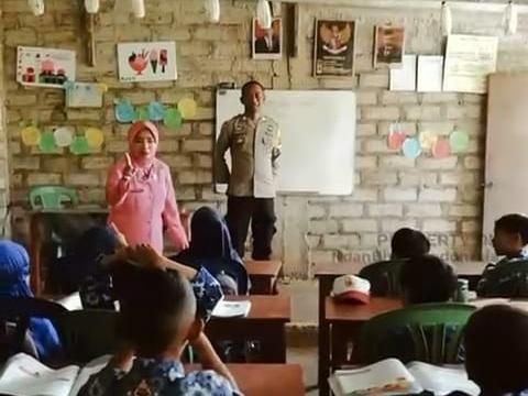 Bripka Syamsuddin mendirikan sekolah gratis di Manggarai, NTT