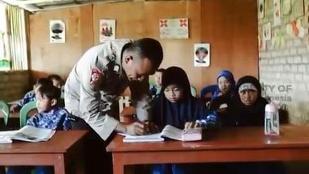 Bripka Syamsuddin mendirikan sekolah gratis di Manggarai, NTT