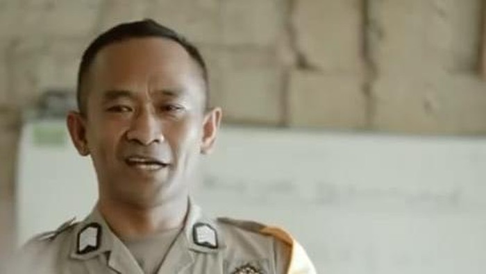 Bripka Syamsuddin mendirikan sekolah gratis di Manggarai, NTT