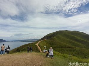 Destinasi Wisata Bukit Holbung: Harga Tiket hingga Daya Tarik di 2025