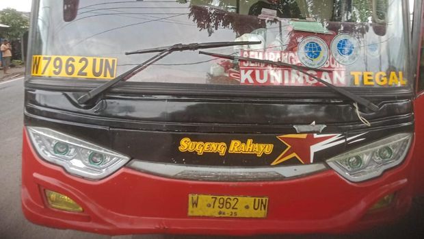Bus Sugeng Rahayu sebabkan kecelakaan beruntun di Ngawi.