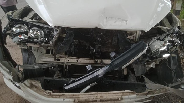 Bus Sugeng Rahayu sebabkan kecelakaan beruntun di Ngawi.