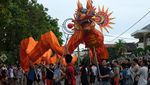 Damkar Latihan Atraksi Liong untuk Perayaan Cap Go Meh