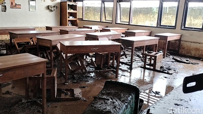 Dampak banjir bandang di Kecamatan Rengel Tuban.
