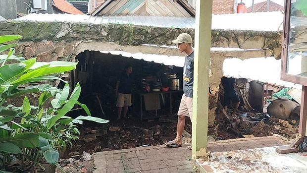 Dampak banjir bandang di Kecamatan Rengel Tuban.