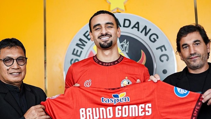 Foto: Bruno Gomes saat diperkenalkan Semen Padang Fc (dok. Semen Padang FC).