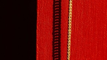 Lahir di Moldova dan dibesarkan di Italia, Alina menemukan kecintaannya pada fotografi saat remaja dan terus melanjutkan perjalanannya dengan seni visual sejak saat itu. Foto: Alina Trifan via BoredPanda