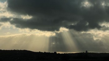 Melihat foto-foto Trifan memancing kita untuk bisa berpikir berbeda tentang benda atau hal-hal di sekeliling kita. Foto: Alina Trifan via BoredPanda