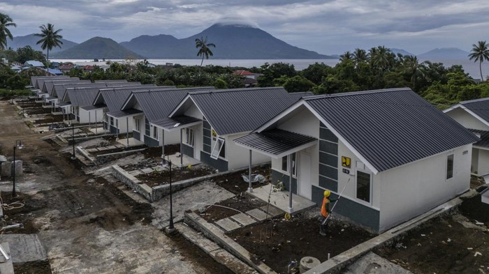 Pembangunan rumah hunian tetap (huntap) untuk korban banjir bandang di Rua, Ternate, sudah hampir rampung. Saat ini progres pembangunan telah mencapai 99 persen.