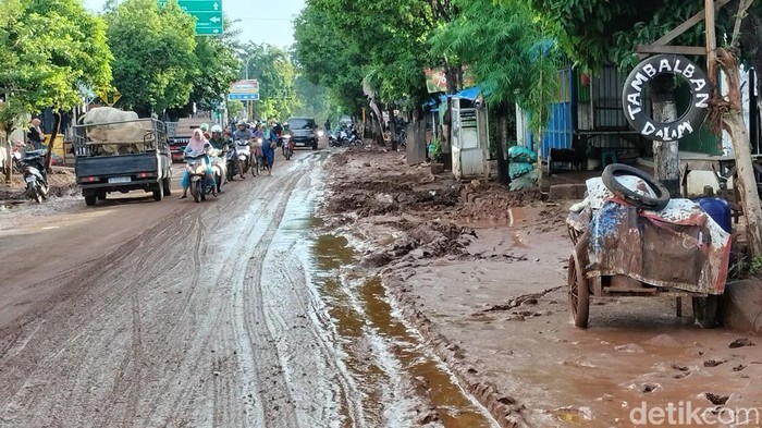 Imbas banjir bandang di Kecamatan Rengel, Tuban.
