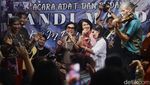 Kemeriahan Mandi Mandi di Kampung Tugu Jakarta Utara