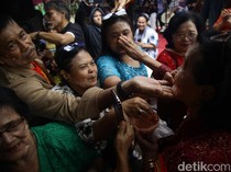 Kemeriahan Mandi Mandi di Kampung Tugu Jakarta Utara