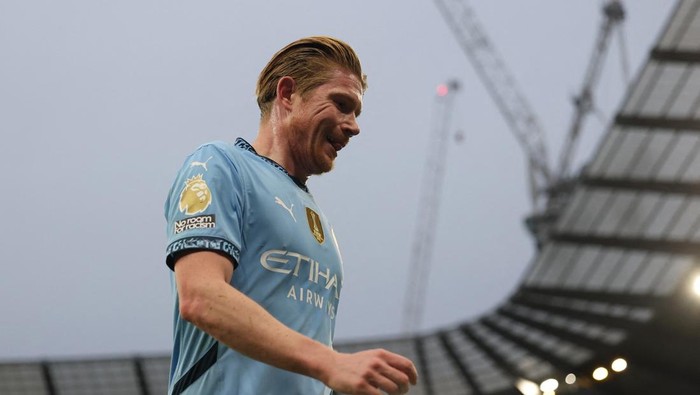 Soccer Football - Premier League - Manchester City v West Ham United - Etihad Stadium, Manchester, Britain - January 4, 2025 Manchester Citys Kevin De Bruyne Action Images via Reuters/Lee Smith EDITORIAL USE ONLY. NO USE WITH UNAUTHORIZED AUDIO, VIDEO, DATA, FIXTURE LISTS, CLUB/LEAGUE LOGOS OR LIVE SERVICES. ONLINE IN-MATCH USE LIMITED TO 120 IMAGES, NO VIDEO EMULATION. NO USE IN BETTING, GAMES OR SINGLE CLUB/LEAGUE/PLAYER PUBLICATIONS. PLEASE CONTACT YOUR ACCOUNT REPRESENTATIVE FOR FURTHER DETAILS..