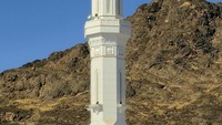 Perang Khandaq dilatarbelakangi ketidakpuasan beberapa orang Yahudi dari bani Nadir dan bani Wail terhadap keputusan Rasulullah SAW yang menempatkan mereka di luar Madinah. Perang ini juga dipicu ketakutan kaum kafir Makkah karena semakin kuatnya kaum muslimin di Madinah. Menara ini berada di lokasi Perang Khandaq. Foto: Getty Images/Tamer Soliman
