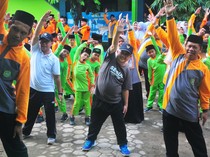 Momen Mendikdasmen-Santri Senam Bareng di Ponpes Salafiyah Al Hidayah Kudus