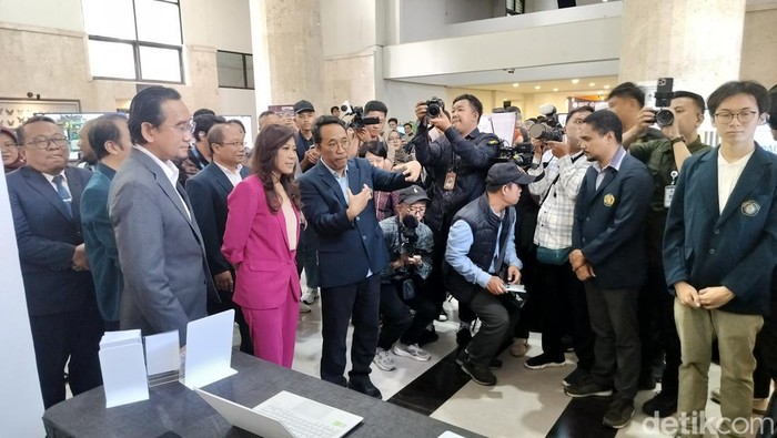 Menkomdigi Meutya Hafid saat berkunjung ke Universitas Brawijaya Malang.